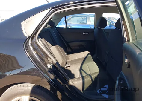 2022 Kia Rio S из США, поврежденный, VIN 3KPA24AD0NE477646